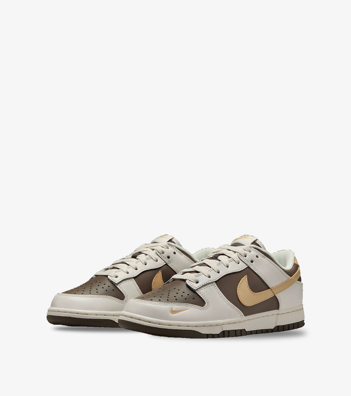 Dunk Low WMNS “Sesame Ironstone”